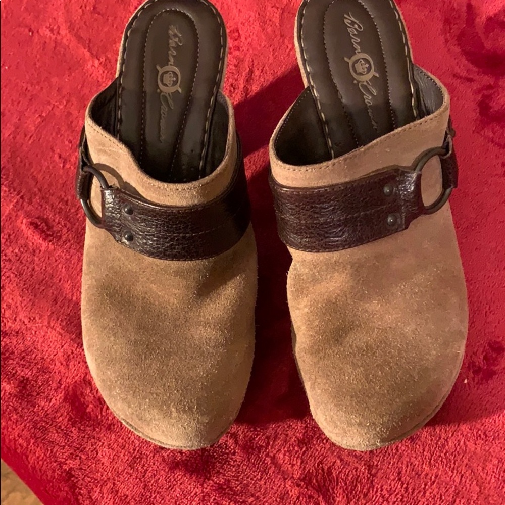 Barn Crown leather mules